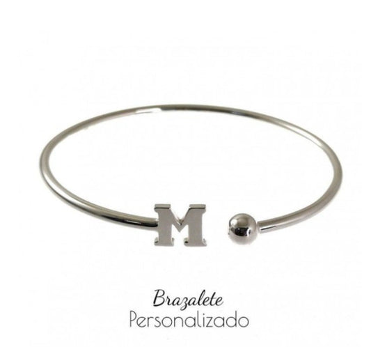 Brazalete de plata con inicial